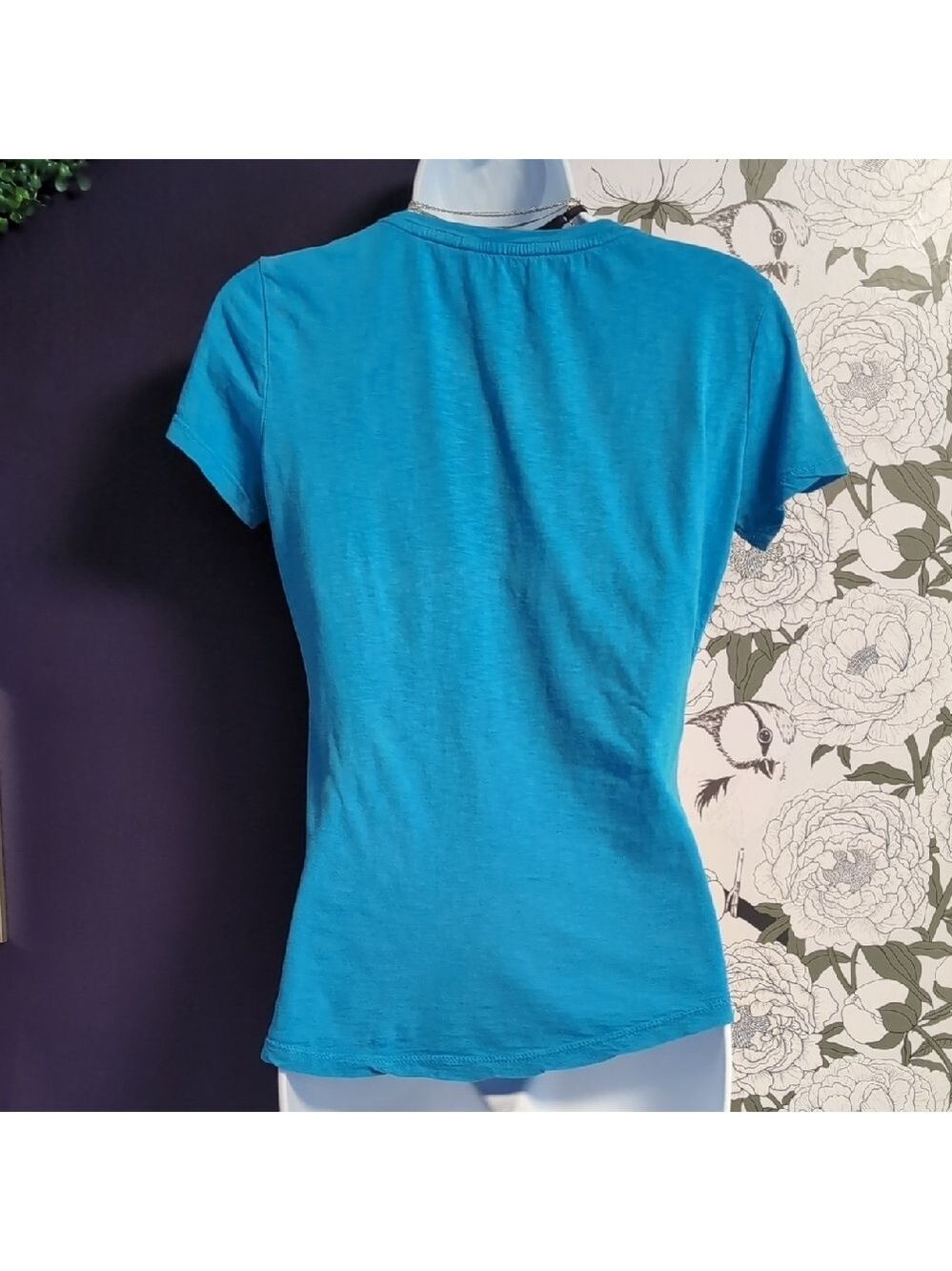 Colorful Hummingbird Embroidered Tee - Picture 6 of 6